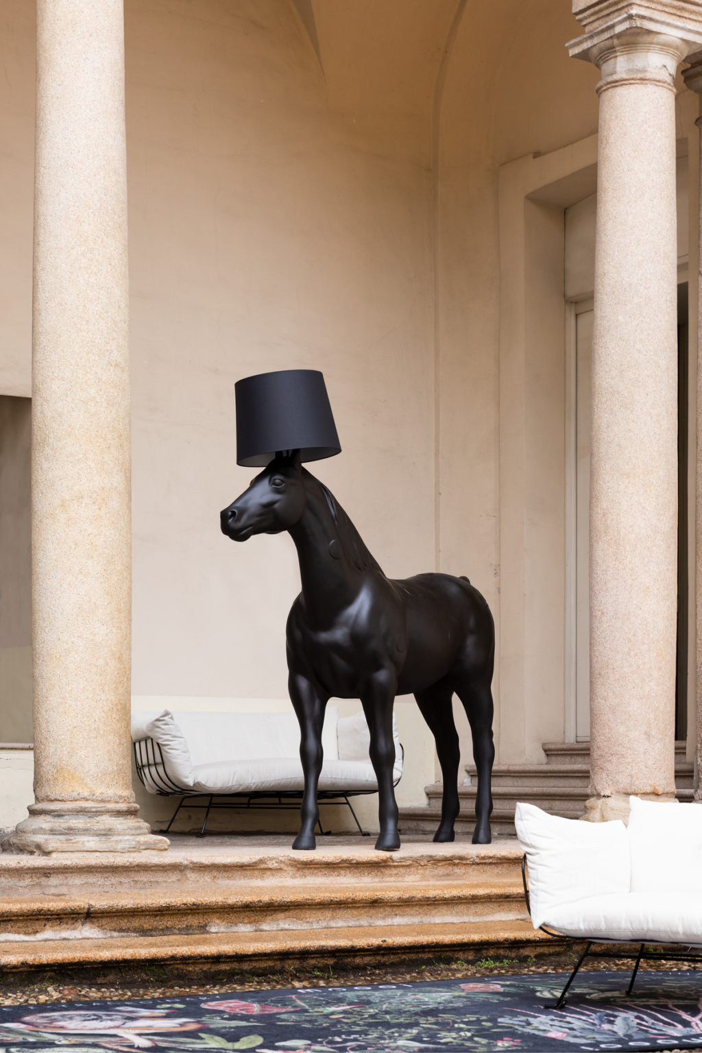 https://desidea.hu/wp-content/uploads/fly-images/160176/moooi-allolampa-horse3-1024x0.png